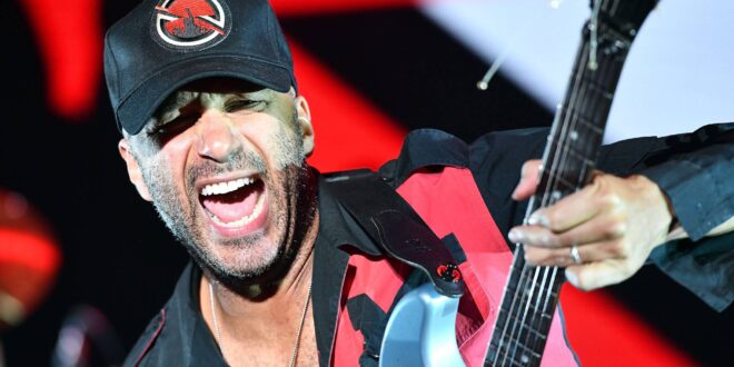 Rage Against the Machine’s Tom Morello Tackled By Security After Fan Rushes Stage